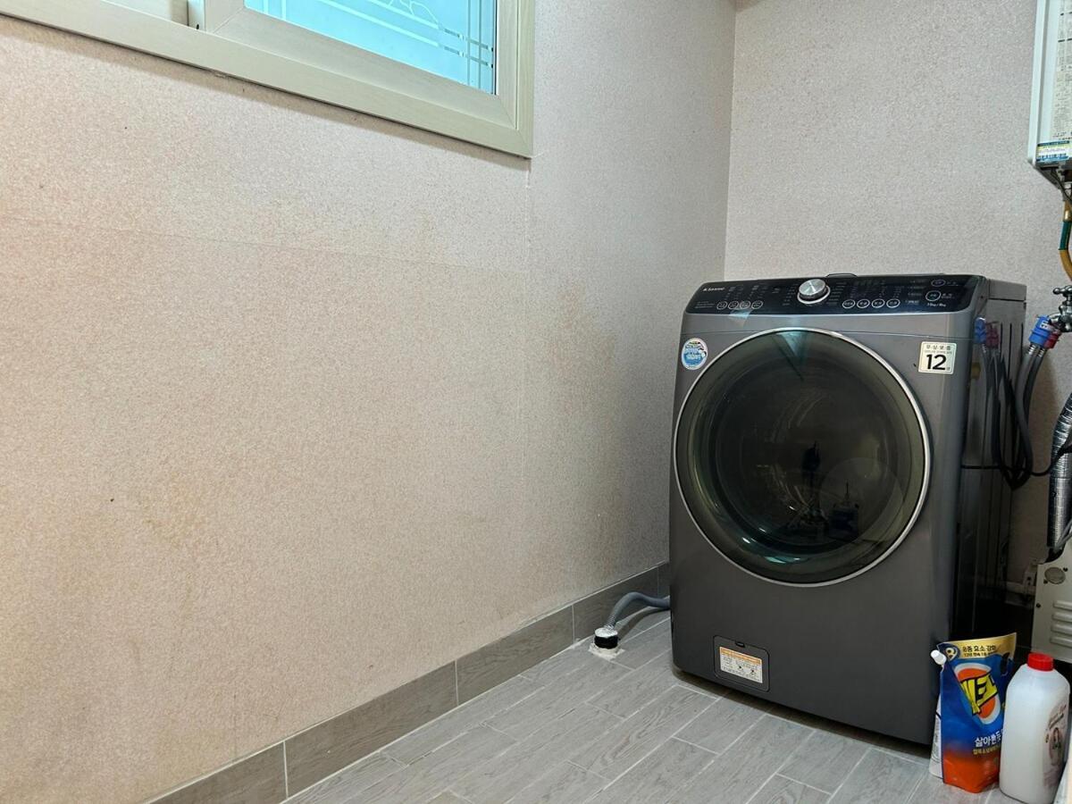 3-bed Gimpo Airport Stay, Filtered Water, Dryer, Early Check-in Or Late Check-out Flexibly *